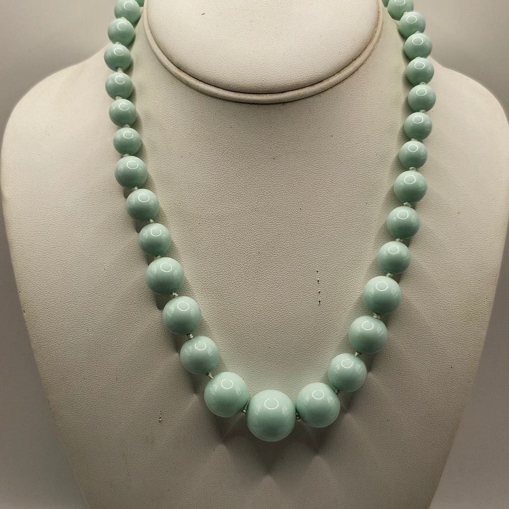 Vintage Light Blue Teal Graduated Bead Necklace Gold Tone Spring Clasp Retro